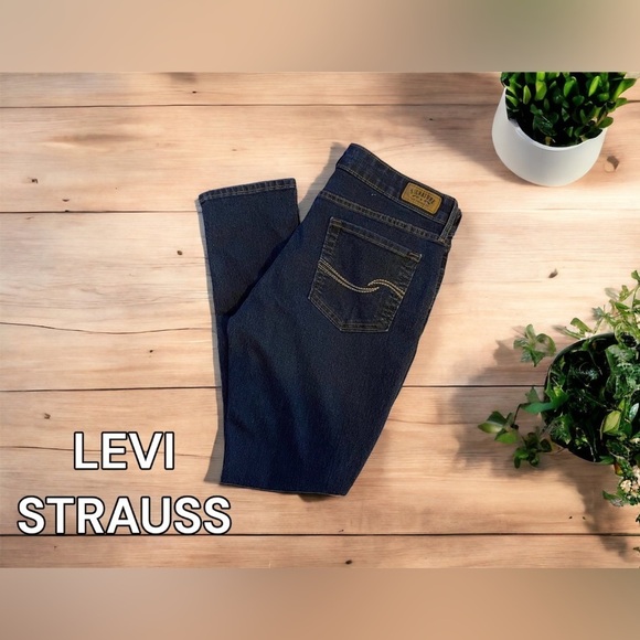 Signature Levi Strauss Misses size 14 dark wash - Picture 1 of 10